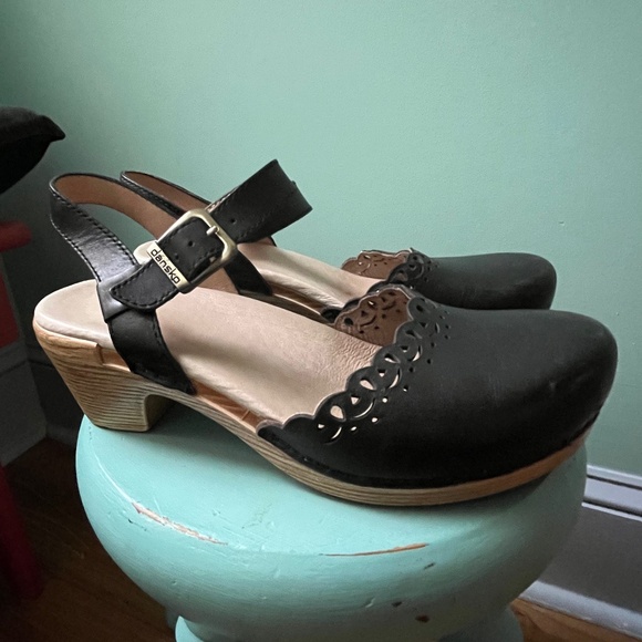 Dansko Eyelet Scallop Mary Jane Clog Size 38 - Picture 2 of 11